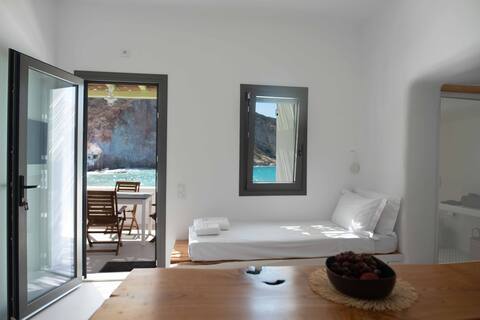 Spilia Milos