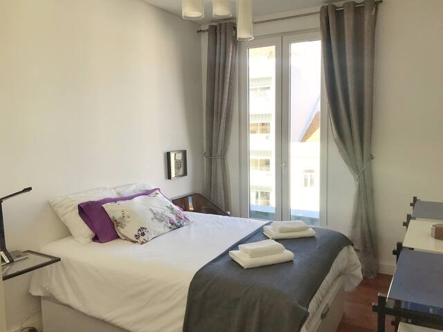 Gulbenkian Terrace – Bright Luxury Apartment gallery image 5