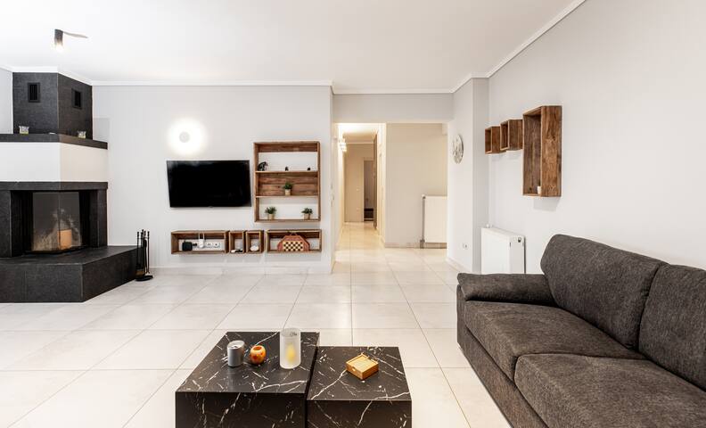 Ανακαινισμένο ευρύχωρο διαμέρισμα με θέα