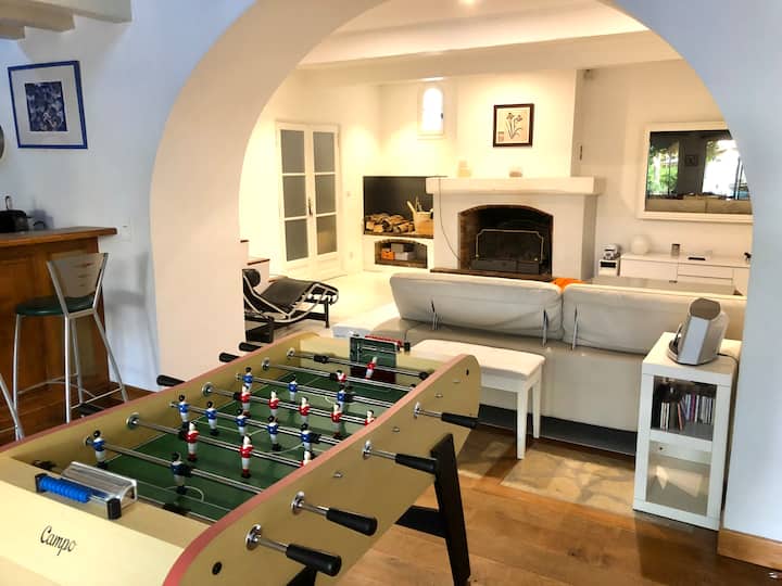 Propriété Avec Piscine,jardin Et Terrain De Sport - Marseille