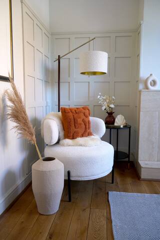 Newly refurbished Parsons Green apartment gallery image 2