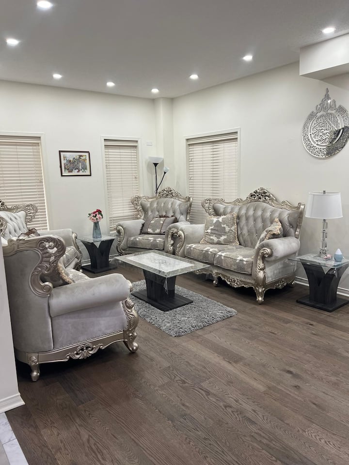 4 Bedroom House In Brampton - Brampton