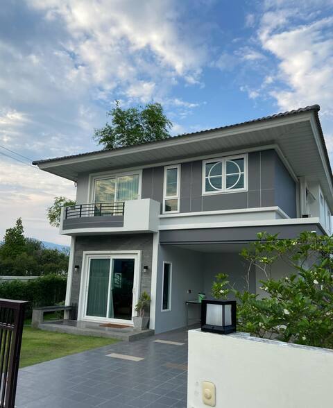 Patio/BBQ Oasis/Park/Gym/Pool Table/Golf Course
