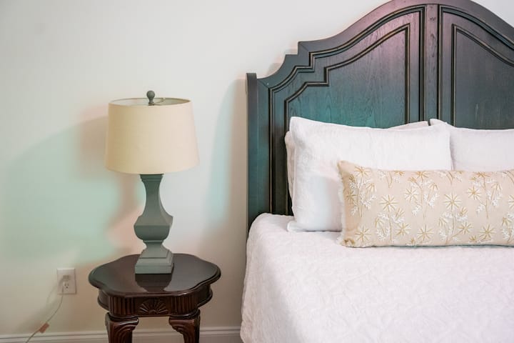 Unwind in comfort in our cozy second bedroom in Dahlonega. Featuring a plush queen bed and ample closet space, it's perfect for a peaceful night's rest. Your home away from home – book now!"