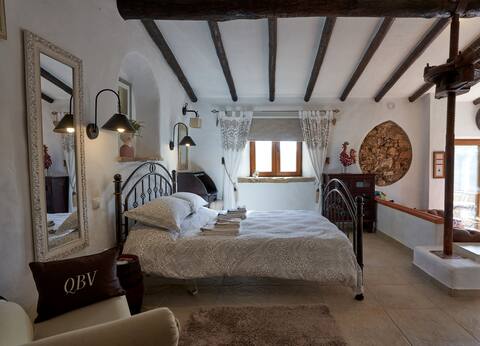Romantic luxury stone barn conversion with views