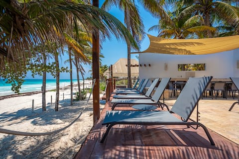 Beachfront Villa, private pool and housekeeping