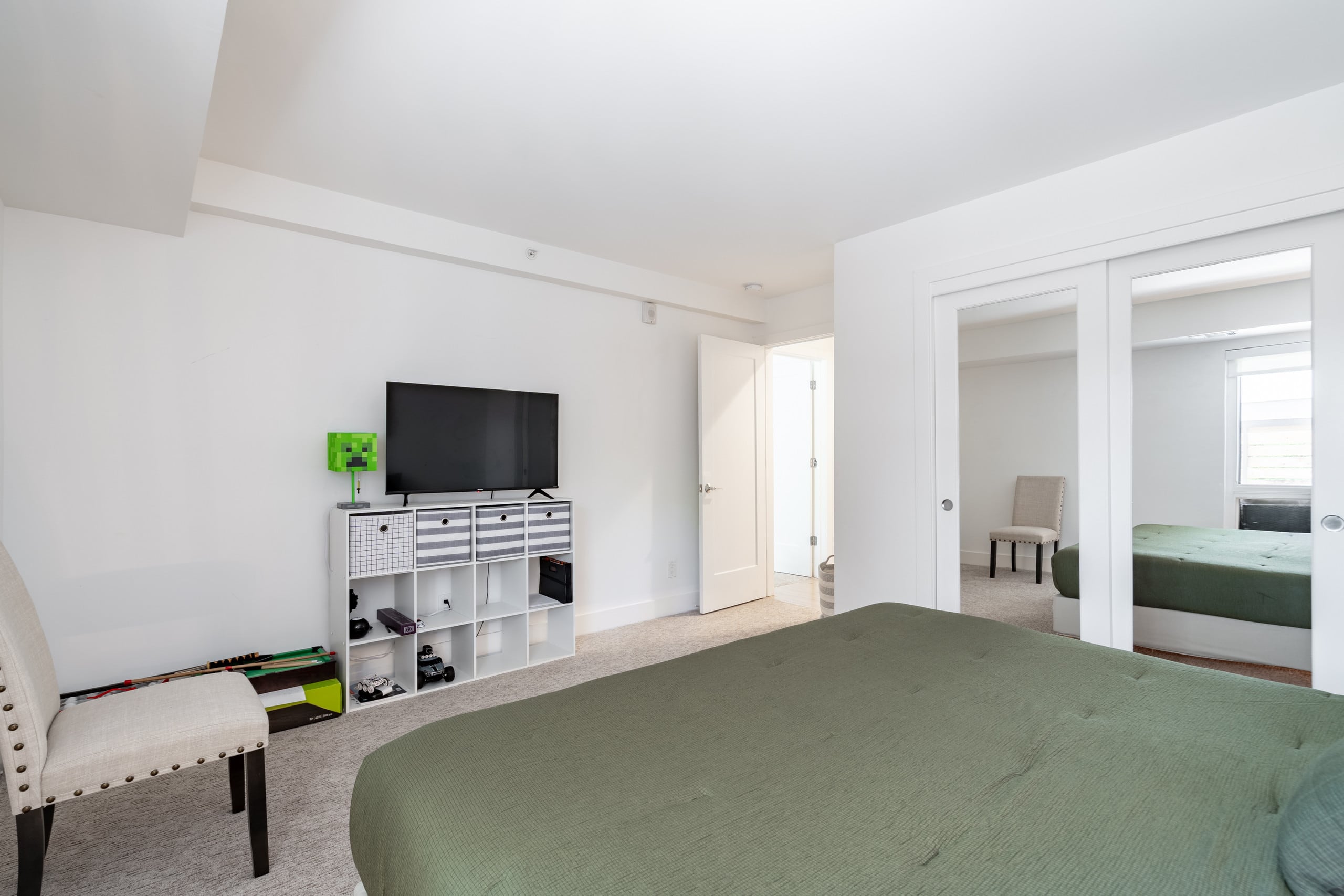 Sharon E19 - Image 25