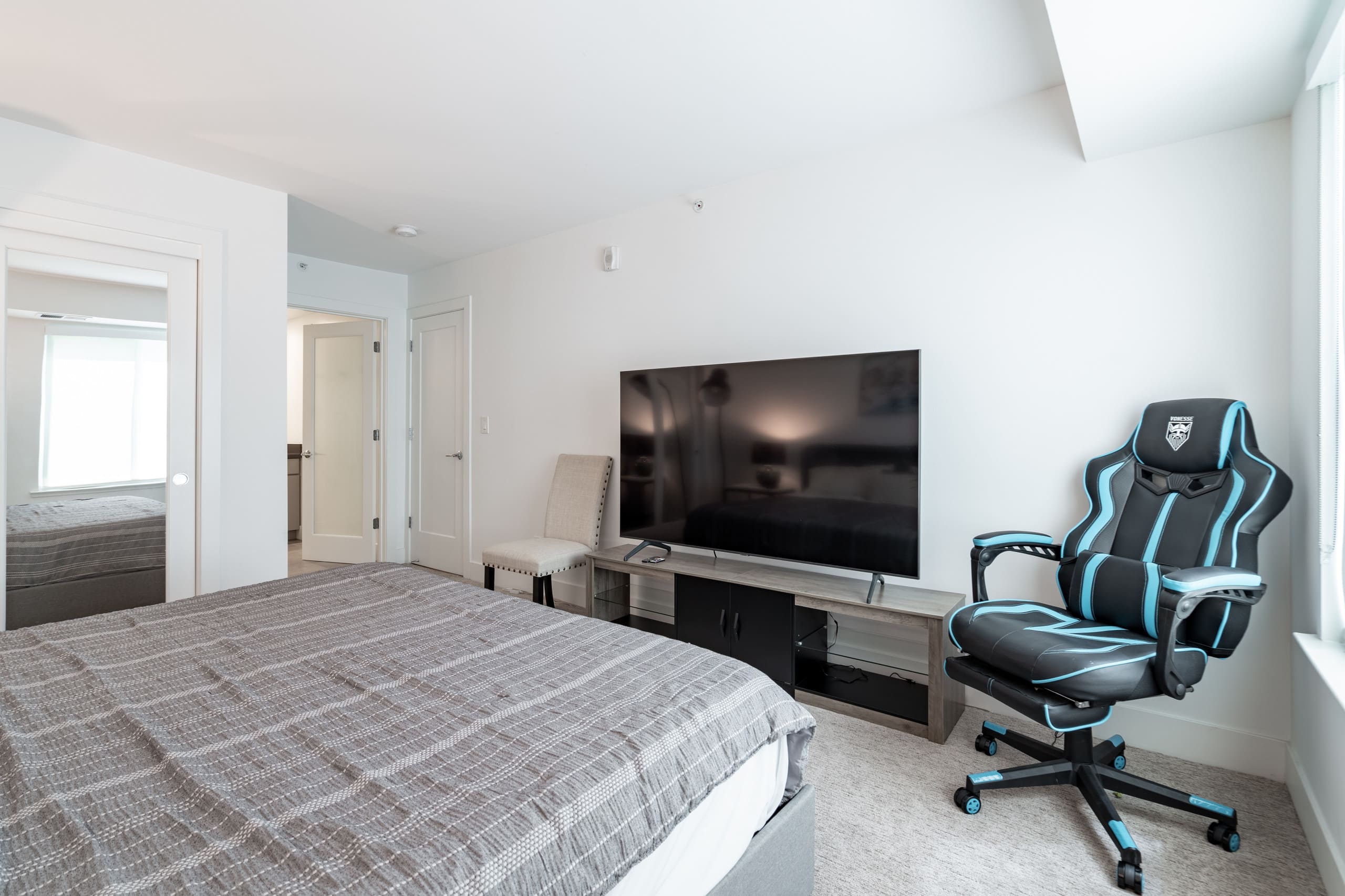 Sharon E19 - Image 17