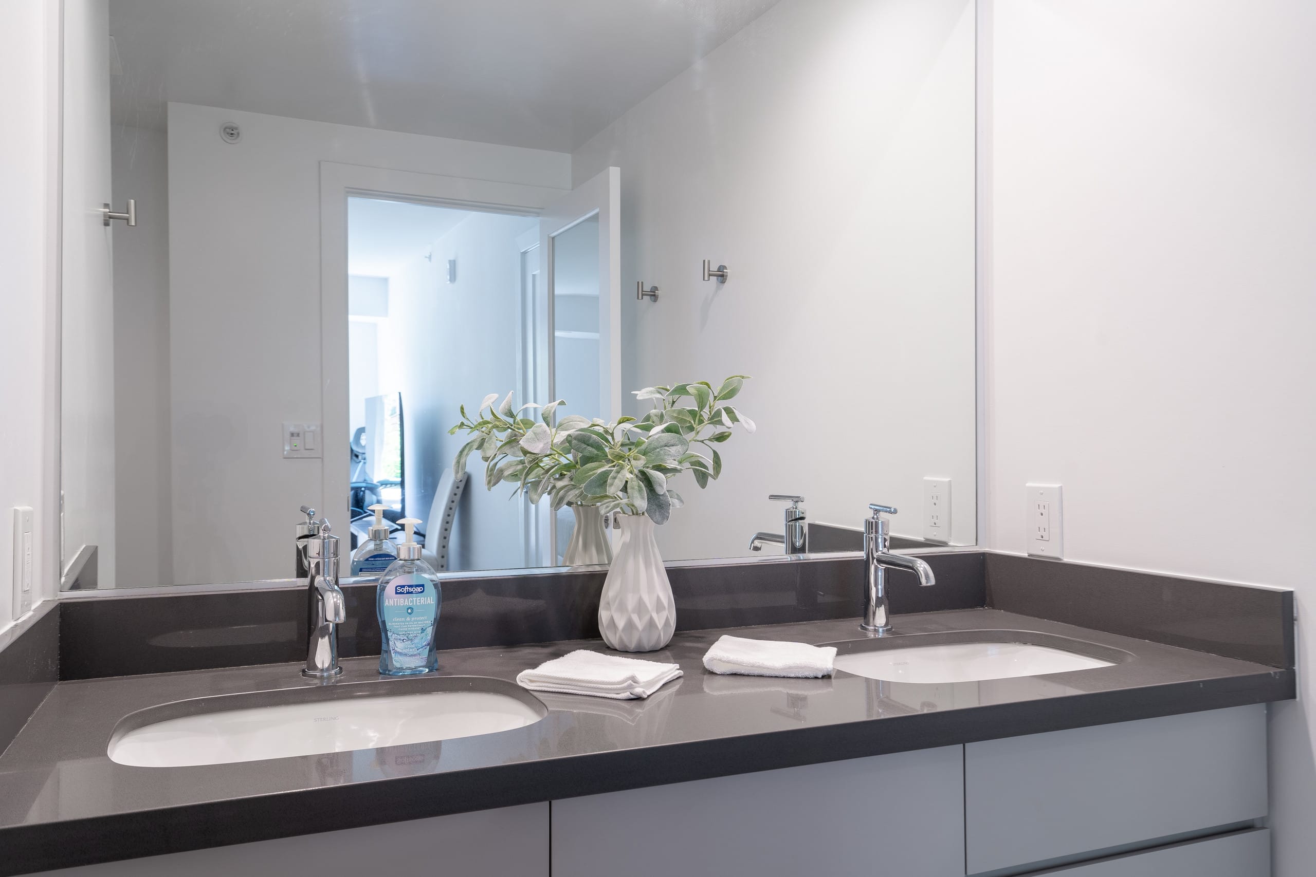 Sharon E19 - Image 20