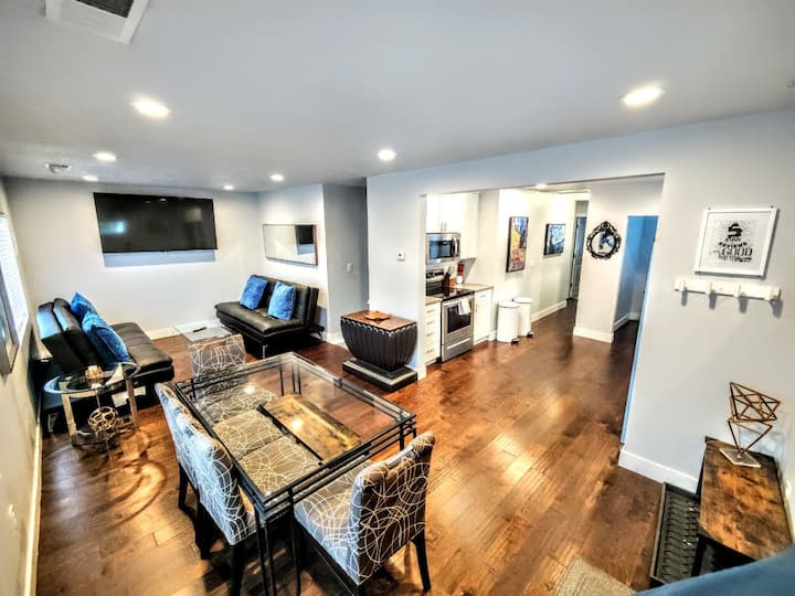 Reflection Bnb - 3 Kings, 4 Tvs, 2 Baths, Garage - Salt Lake City, UT