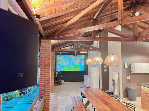 Top space! Swimming pool, big screen, video, comfort