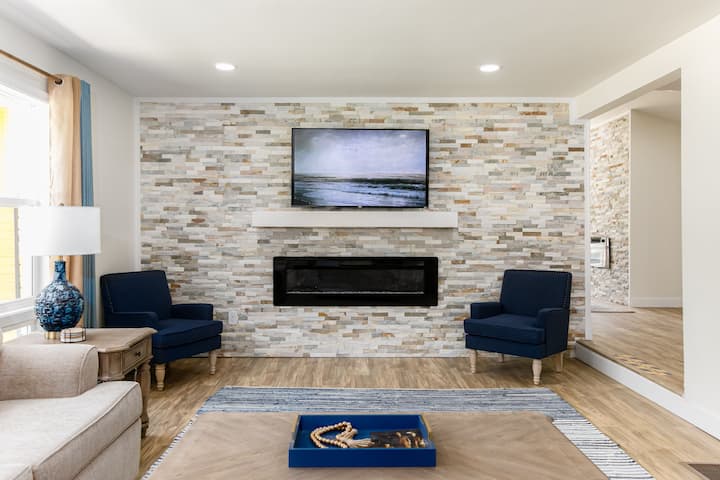 1 Mi To Notre Dame | Spa | Fire Pit | Sleeps 9 - Mishawaka, IN
