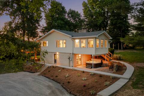 Hot Tub*Sauna*Close to Louisville*