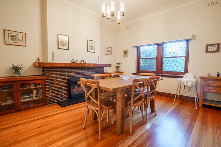 Elegant Caulfield North Family Home gallery image 3