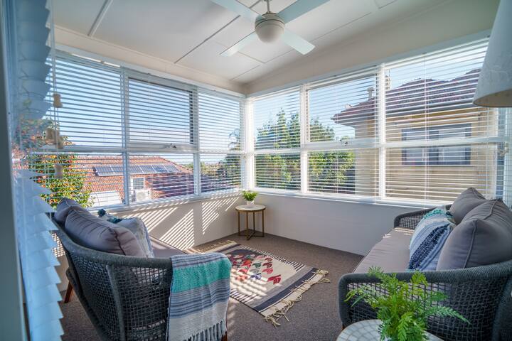 Elegant Caulfield North Family Home gallery image 2