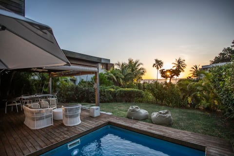 Beachfront Luxury Villa: Private Beach & Pool