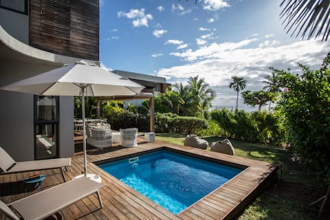 Beachfront Luxury Villa: Private Beach & Pool