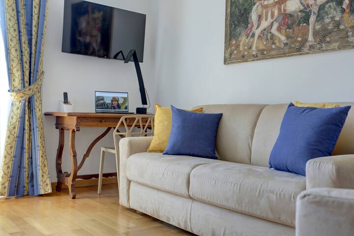 Colosseo Family Art 3BDR – Home and More gallery image 4