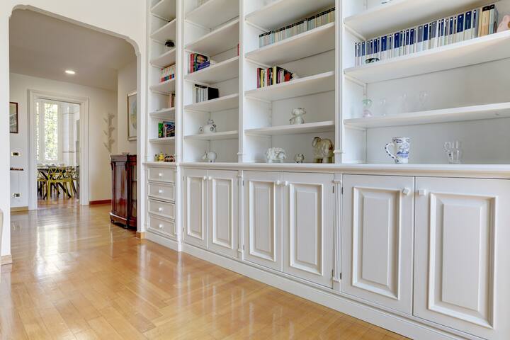 Colosseo Family Art 3BDR – Home and More gallery image 5