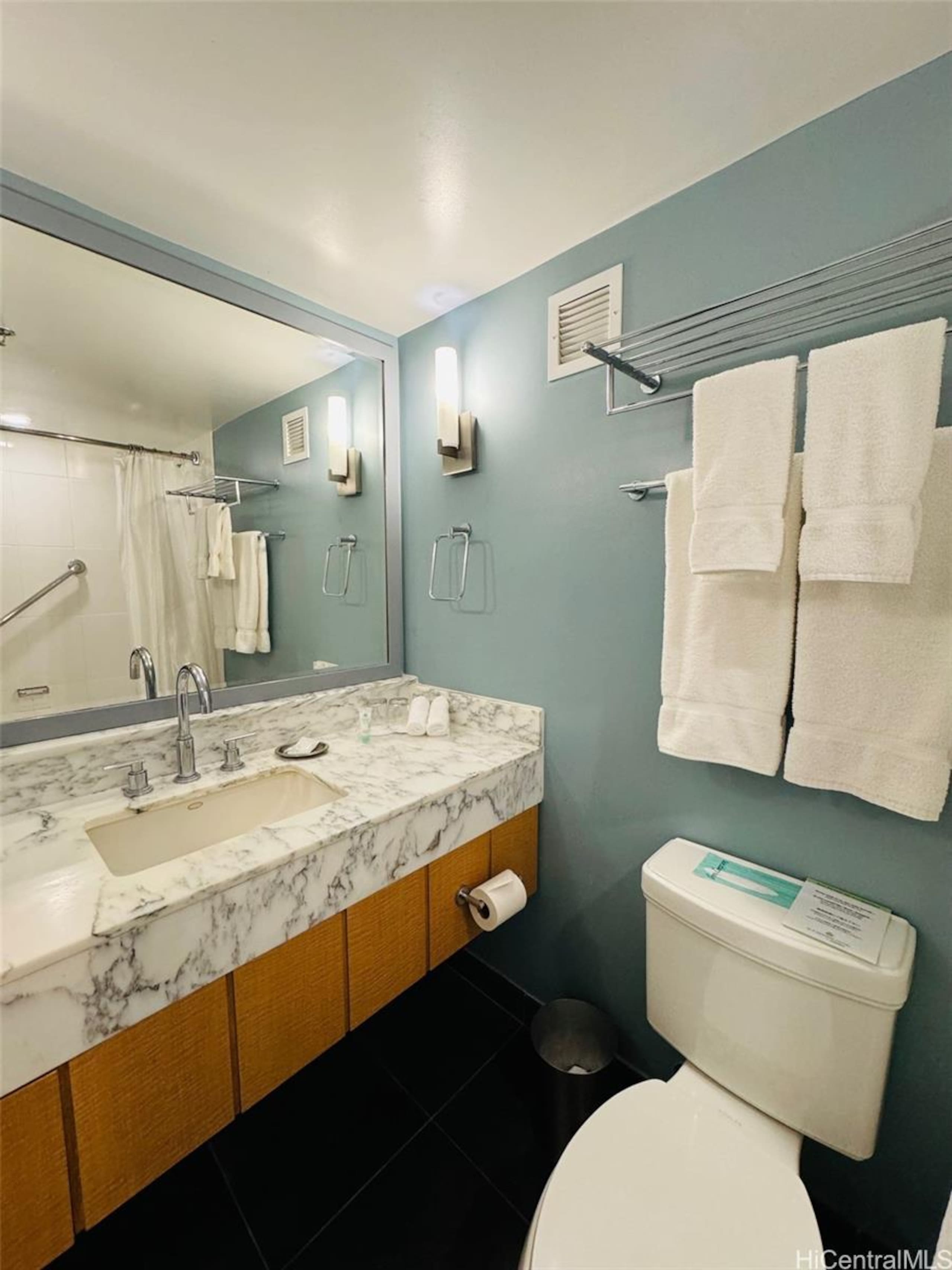 Hotel in Honolulu · ★4.88 · 1 bedroom · 1 bed · 1 private bath - Image 6
