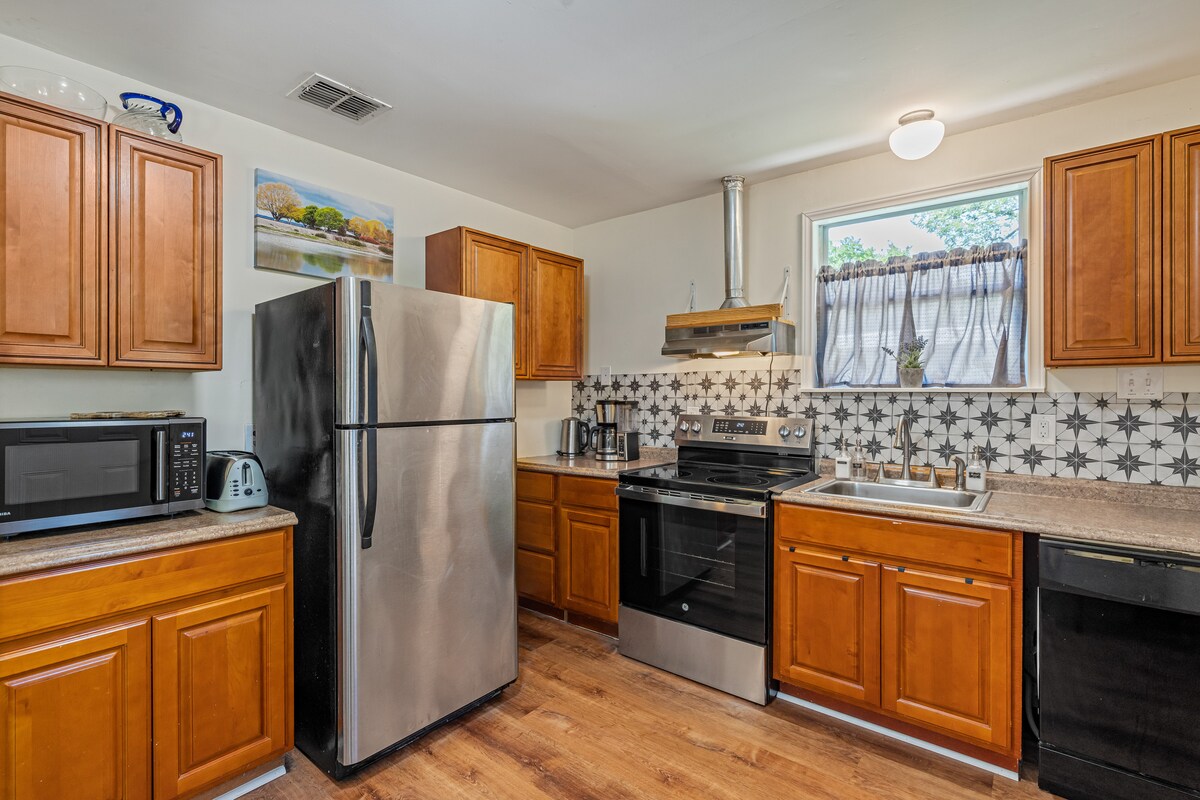 Serene 2BR EcoCottage | free parking | great sleep