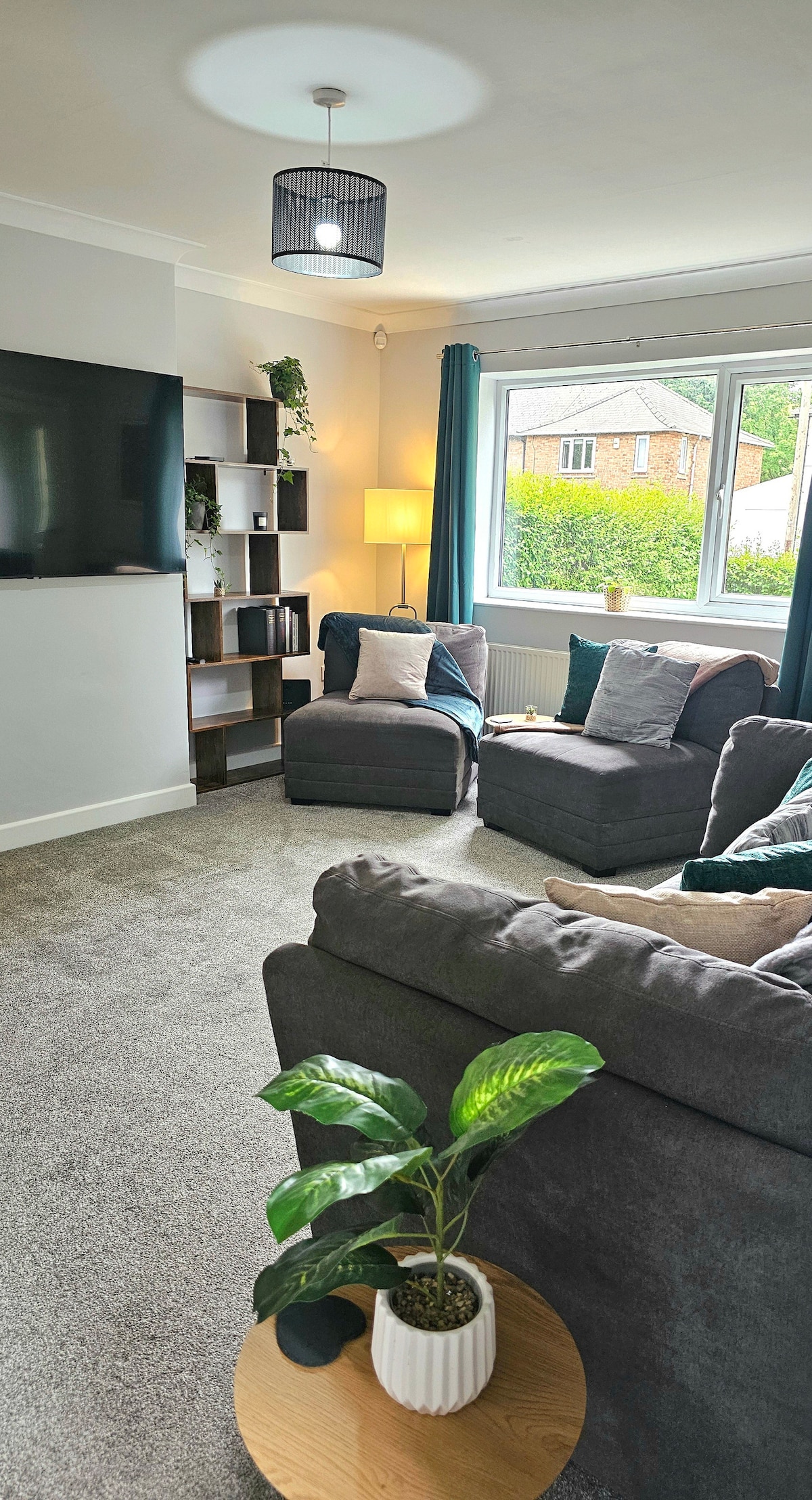Top Airbnb: Modern, cosy 3 bedroom home near city centre in Heslington