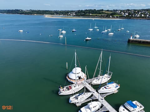 Anthenea, smart floating space