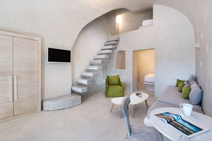 Rhenia’s 2 Villas Oia,2 Prive Jacuzzi,Caldera View gallery image 4