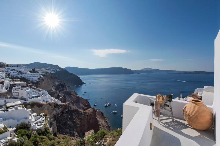 Rhenia’s 2 Villas Oia,2 Prive Jacuzzi,Caldera View gallery image 5