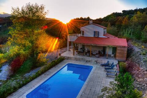 Le Mas Tessa private accommodation 4 bedrooms 8 people