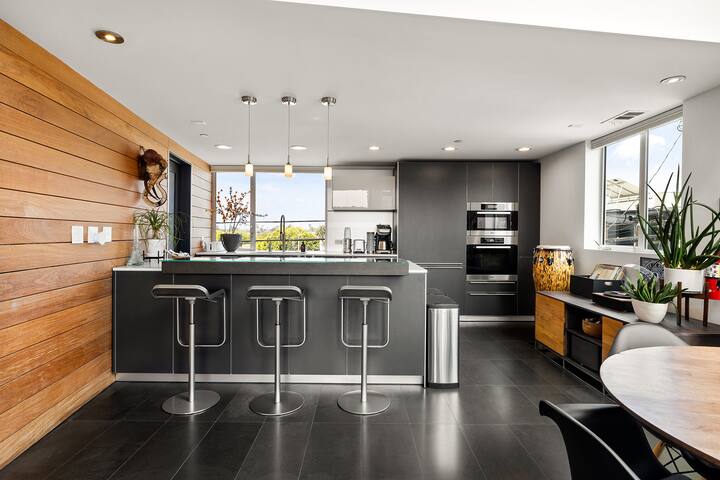 Hip Venice 5BR/4.5B Home w Rooftop, Steps to Beach gallery image 5