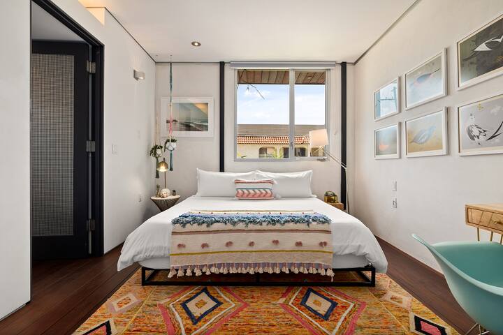 Hip Venice 5BR/4.5B Home w Rooftop, Steps to Beach gallery image 4