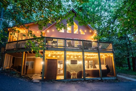 Forest Spa Chalet: Hot Tub, Sauna, Fire Pit, Games