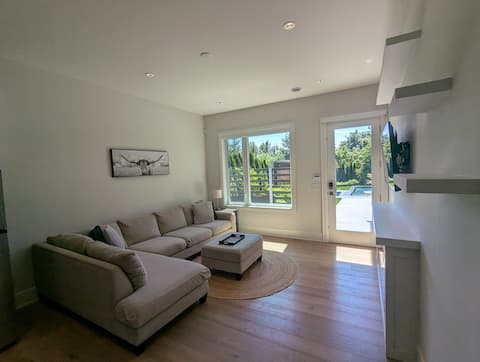 Popular Airbnb listing: Big & Bright Above Ground Suite in Cloverdale