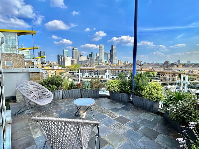 Heart Of London 3BR Penthouse: Skyline Of LND City