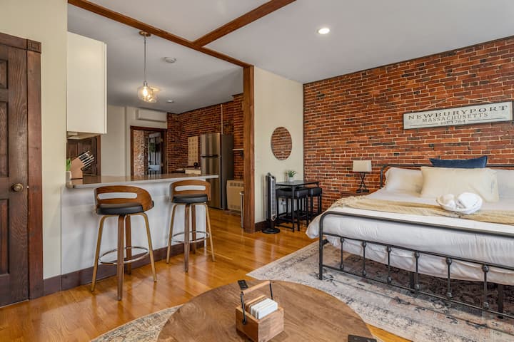 Newburyport Flat | Downtown Living | King Bed - Newburyport, MA
