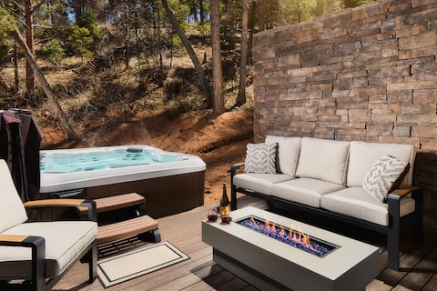 Rockies Ranch - Hot Tub with a View & Pet Friendly