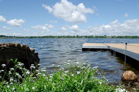 6BR Waterfront Hideaway w/ Pool Table, Wi-Fi & AC!
