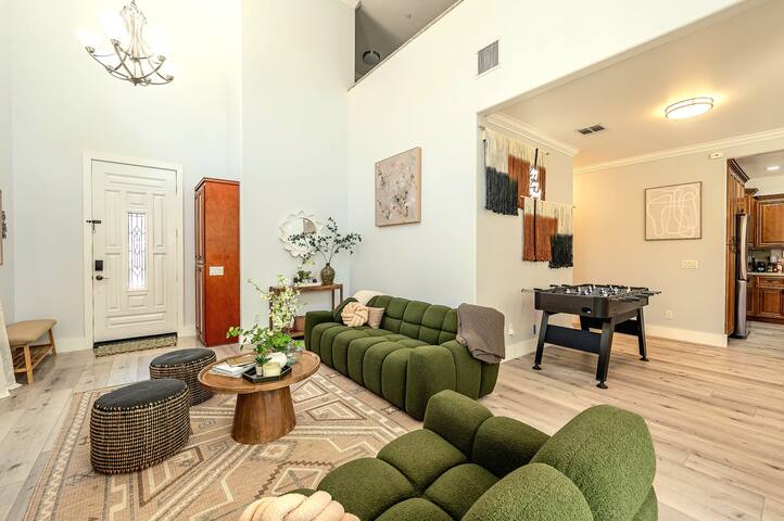 Fully Stocked Kitchen near LA Great for Long Stay gallery image 4