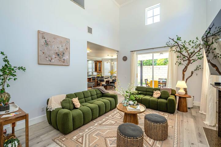 Fully Stocked Kitchen near LA Great for Long Stay gallery image 3