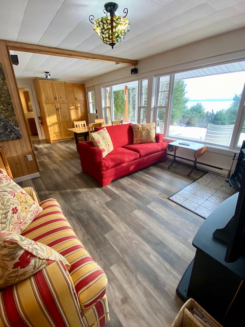 Top Airbnb: Chalet under the Pines in Les éboulements