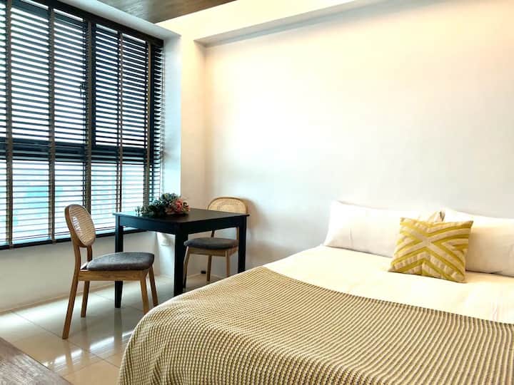 Druga spavaća soba/druga spavaća soba/1 bračni krevet, radni stol 1, stolica 2