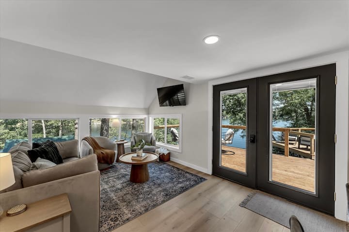 Lakefront Cottage W/view, Hot Tub, Kayaks, Fishing - Hastings, MI