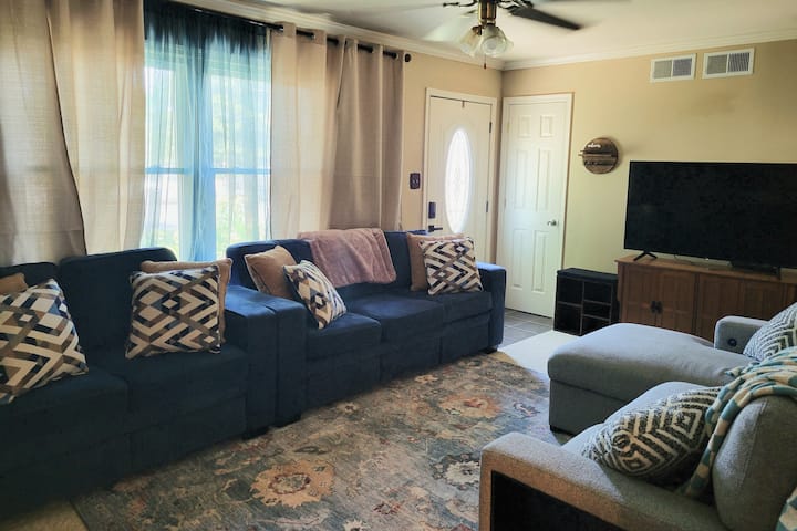 Quiet Corner Lot-entire Home! Just 10mins-hershey! - Hershey, PA