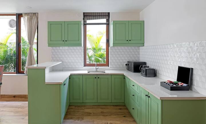 Full kitchen image 1