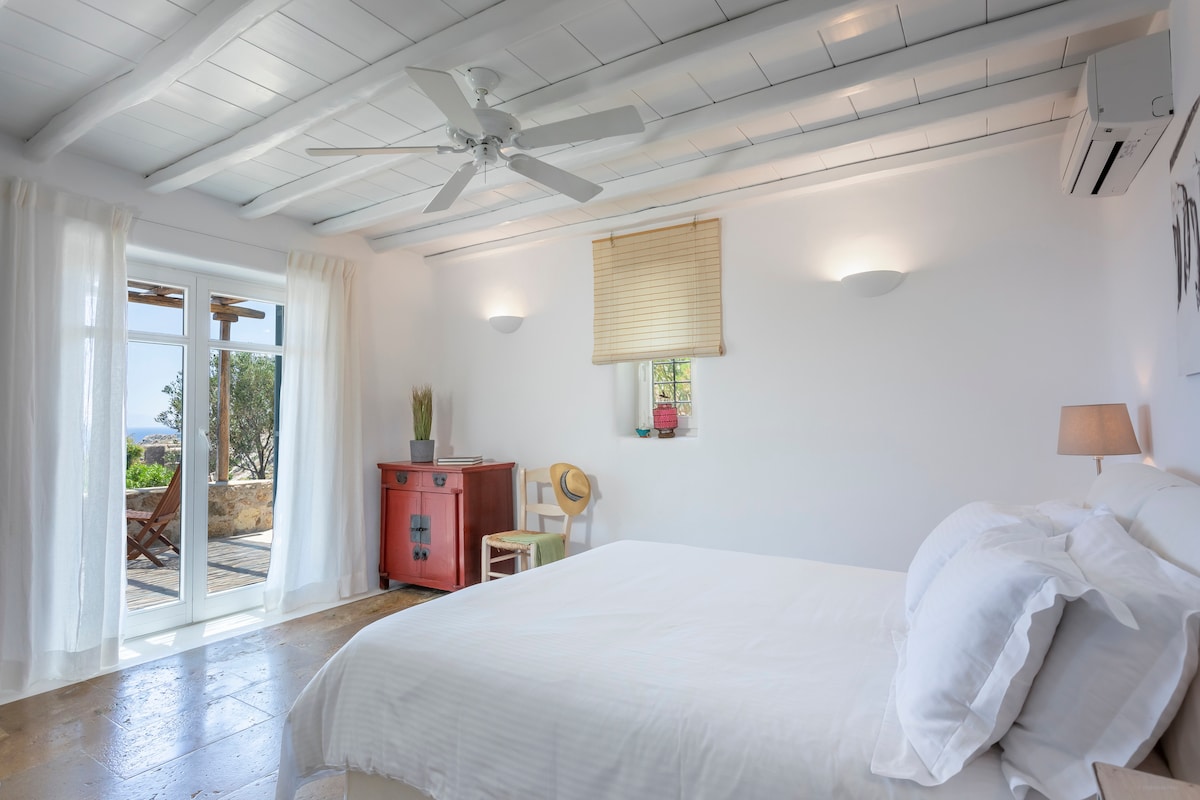 ห้องนอนคู่ A ชั้นล่างบ้านหลัก 