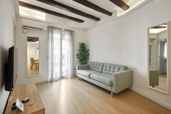 Nice Apartment Next To El Molino - Barcelona
