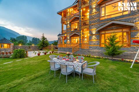 Luxury 6BR KathKuni Style House W/Chef in Raison