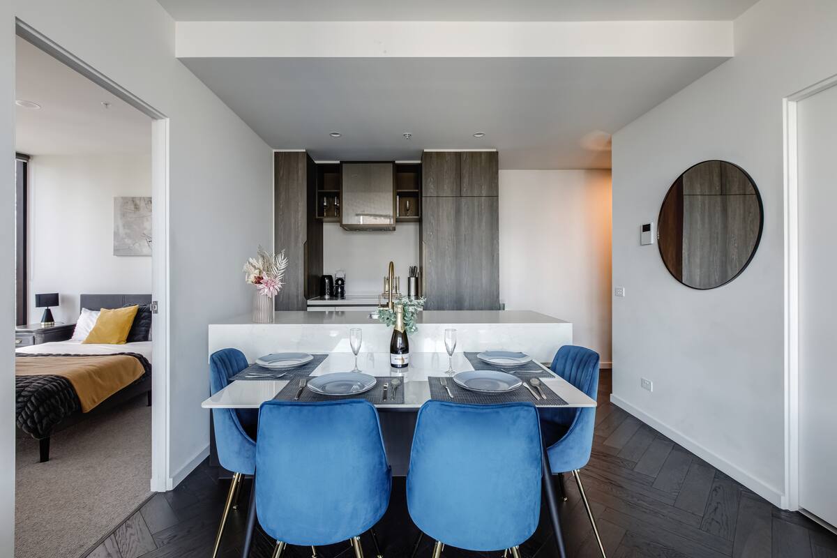 Dining area image 1