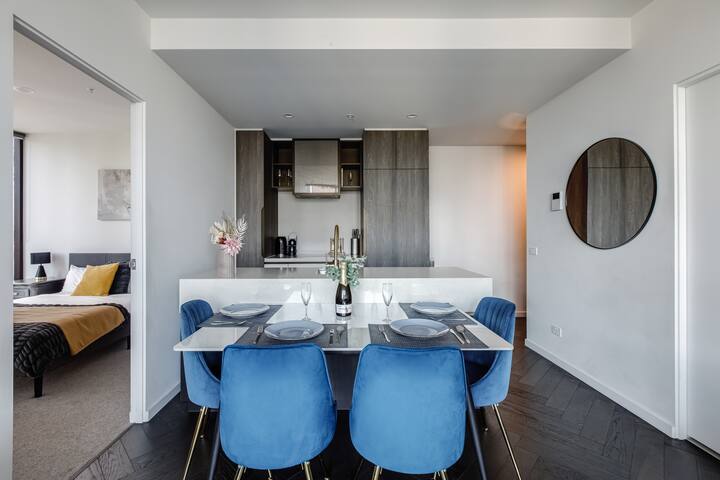 Dining area image 1